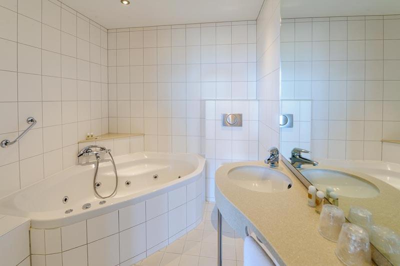 Boulevard Hotel Scheveningen photo