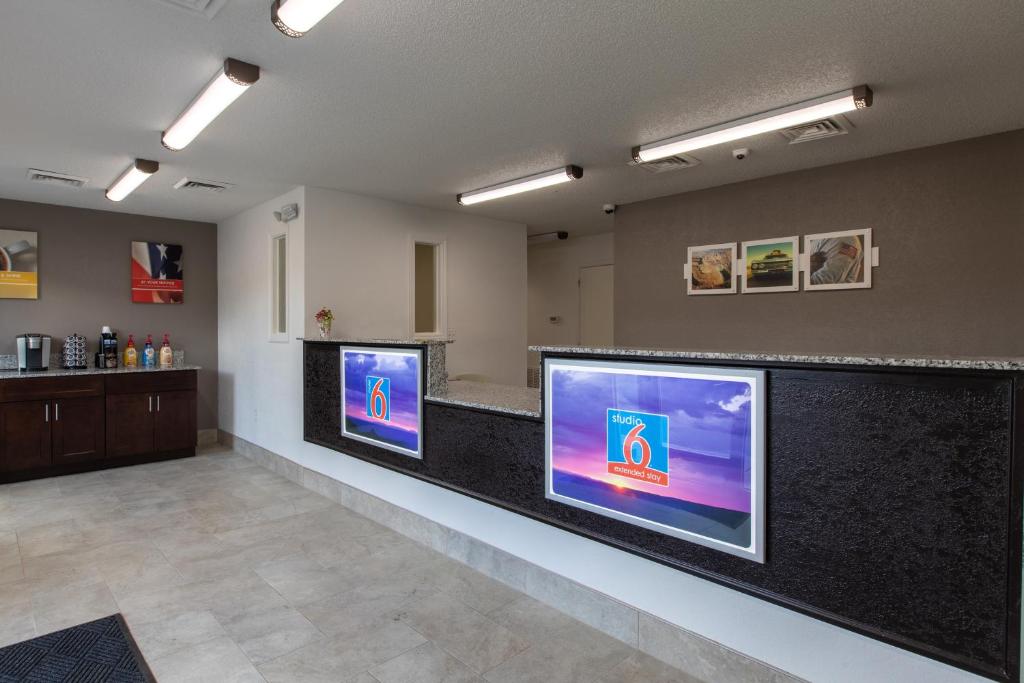 Studio 6-Greenville, SC - I-85 Near Downtown photo