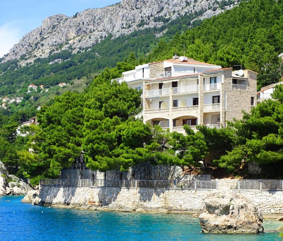 Sunset Villa Brela — Hotel in Donja Brela