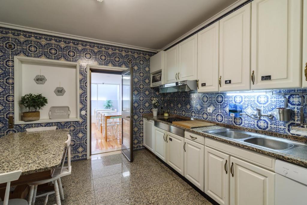 Kitchen, Lindo Vale Guest House in Porto