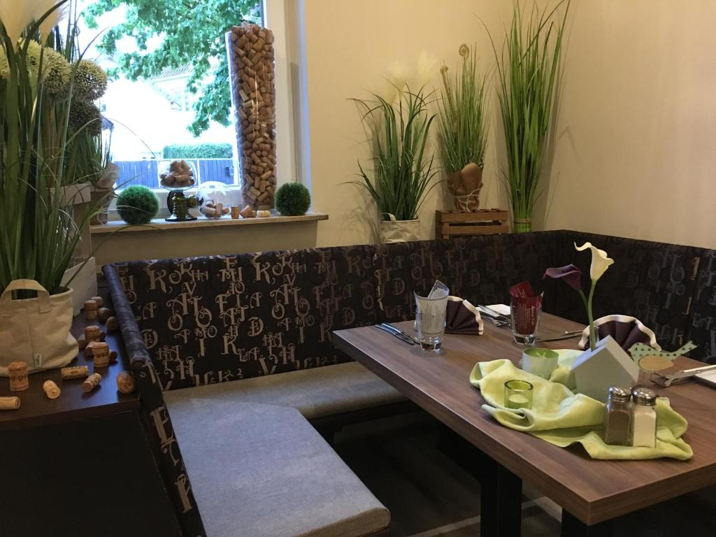 Klein Krotzenburg Hotels Hotel Booking In Klein Krotzenburg