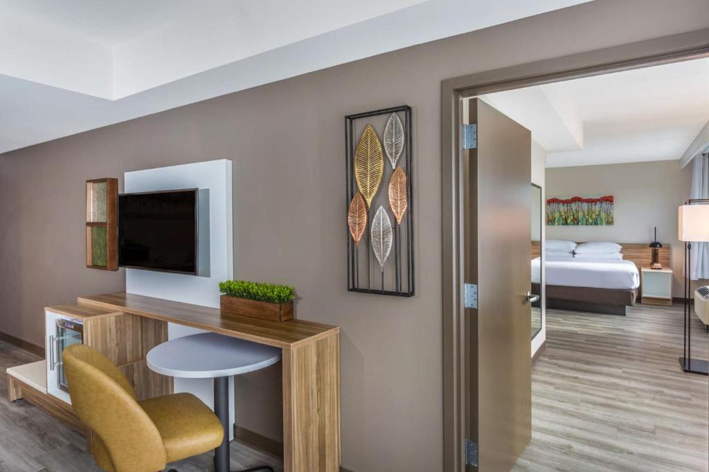 Shared lounge/TV area