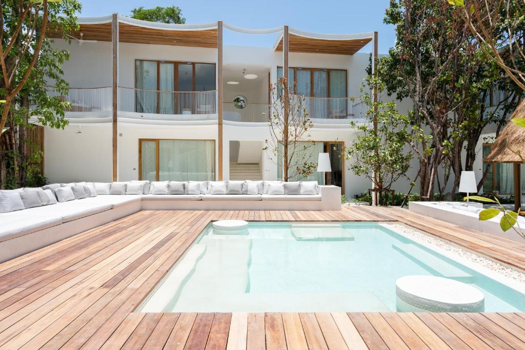Swimming pool