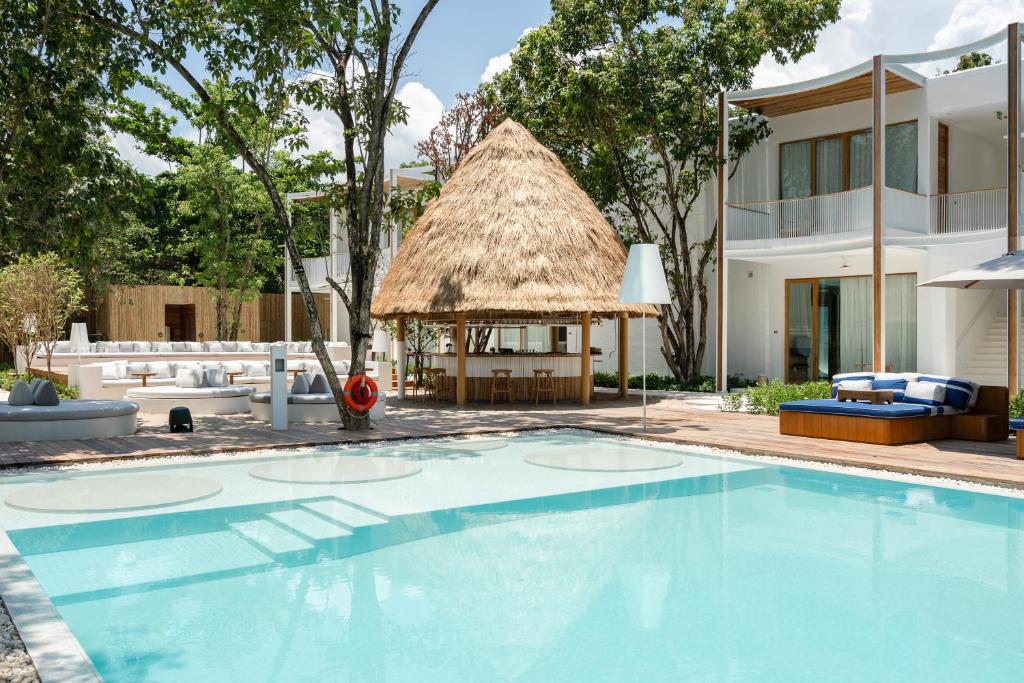 Swimming pool