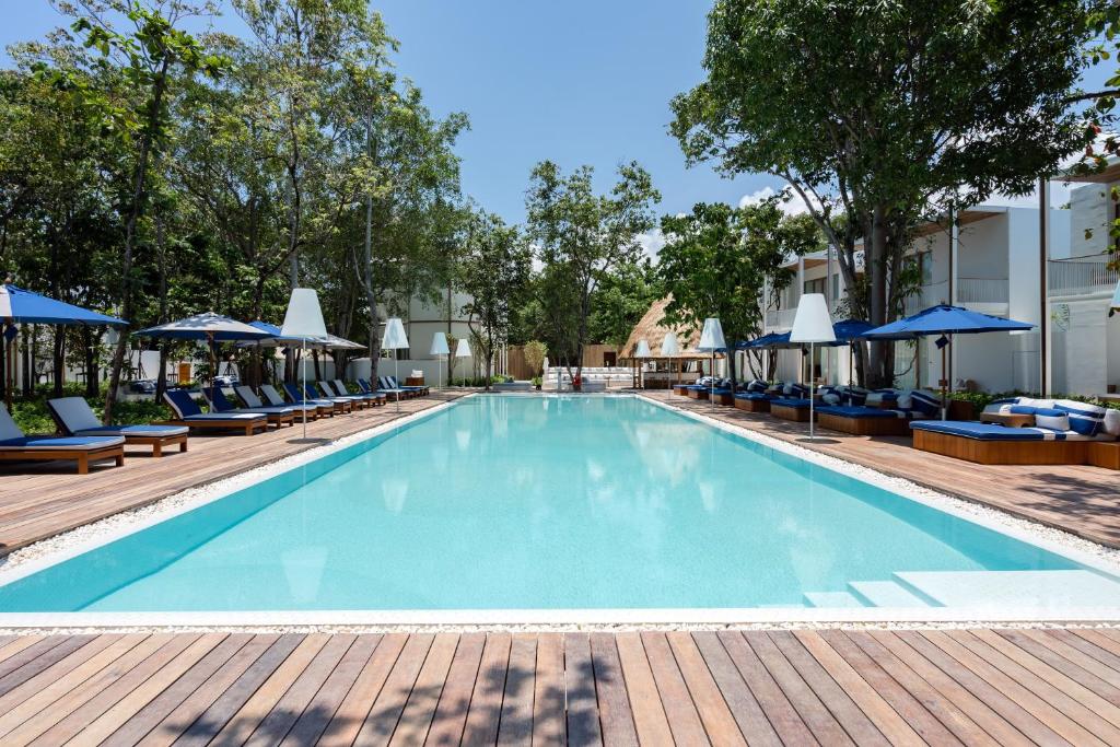 Swimming pool