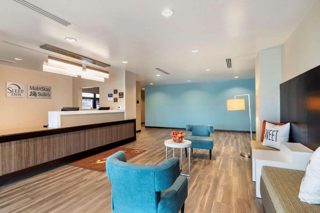 MainStay Suites lobby