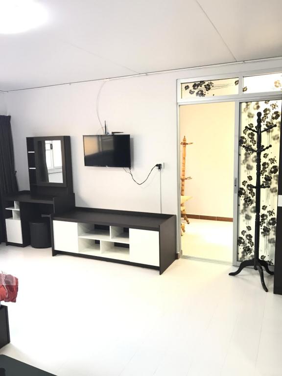 Shared lounge/TV area