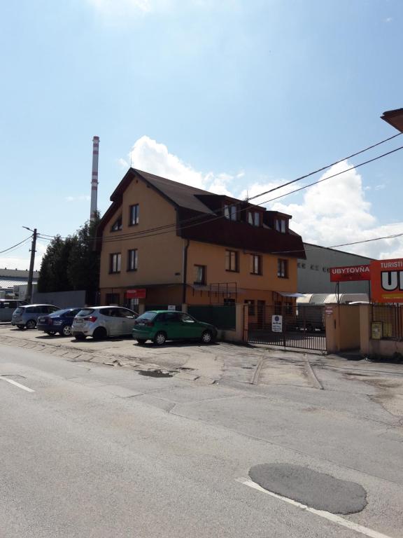 Ubytovna Tavros — Hotel in Zilina