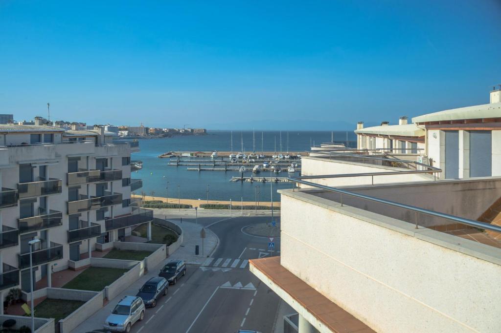 Costabravaforrent Balco 2 - 2