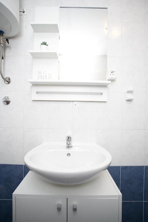 Guest house Mendi — Hotel in Trogir