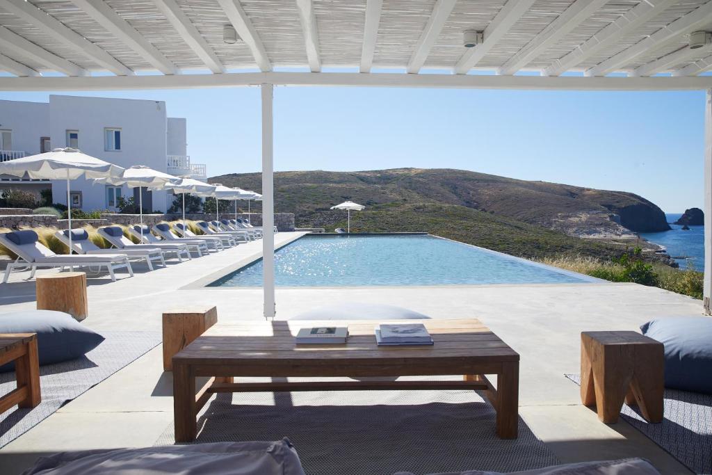 Milos Breeze Boutique Hotel Greece 眺望