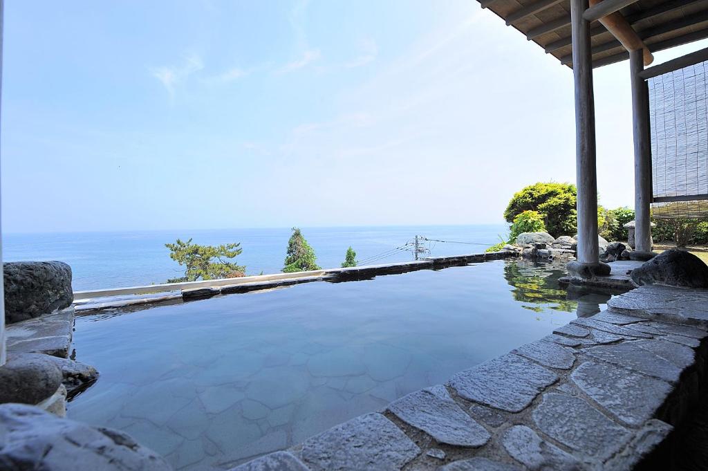 3. 우미아카리 (U..