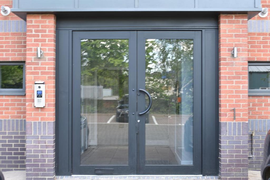 Watford Apartments Century House, Self Contained Units photo