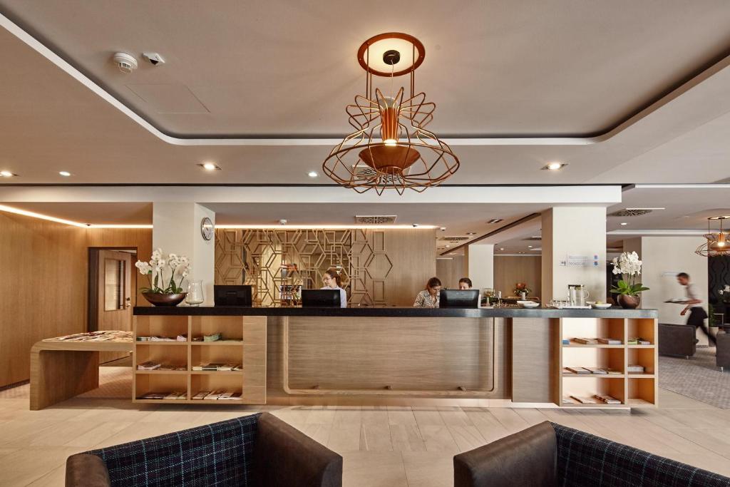 フロント・ロビー