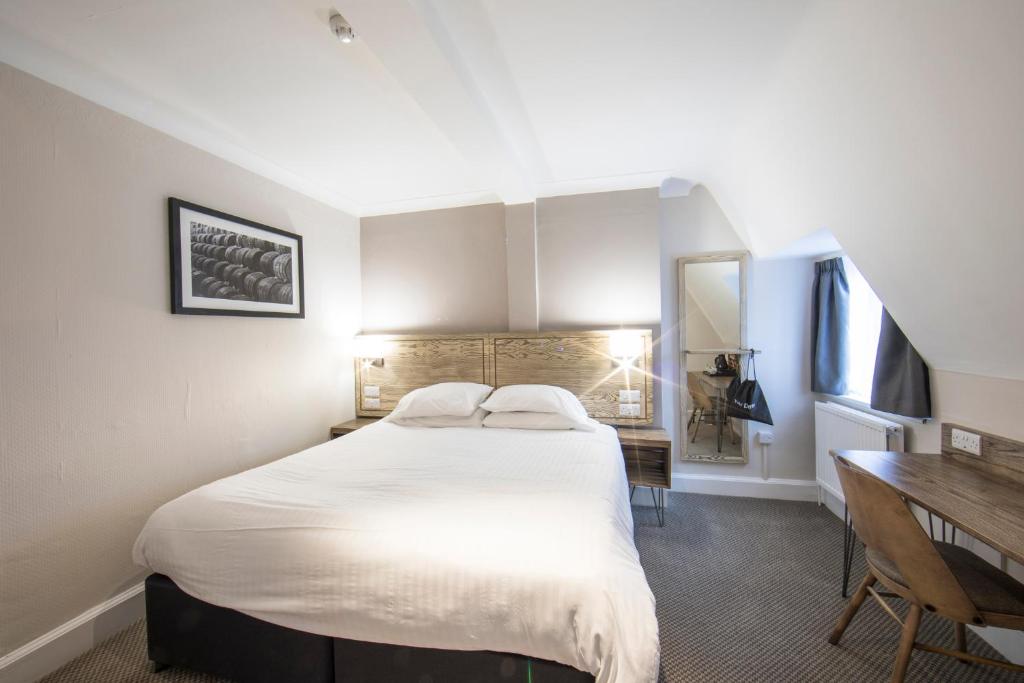 Half Moon, Sherborne by Marston's Inns photo