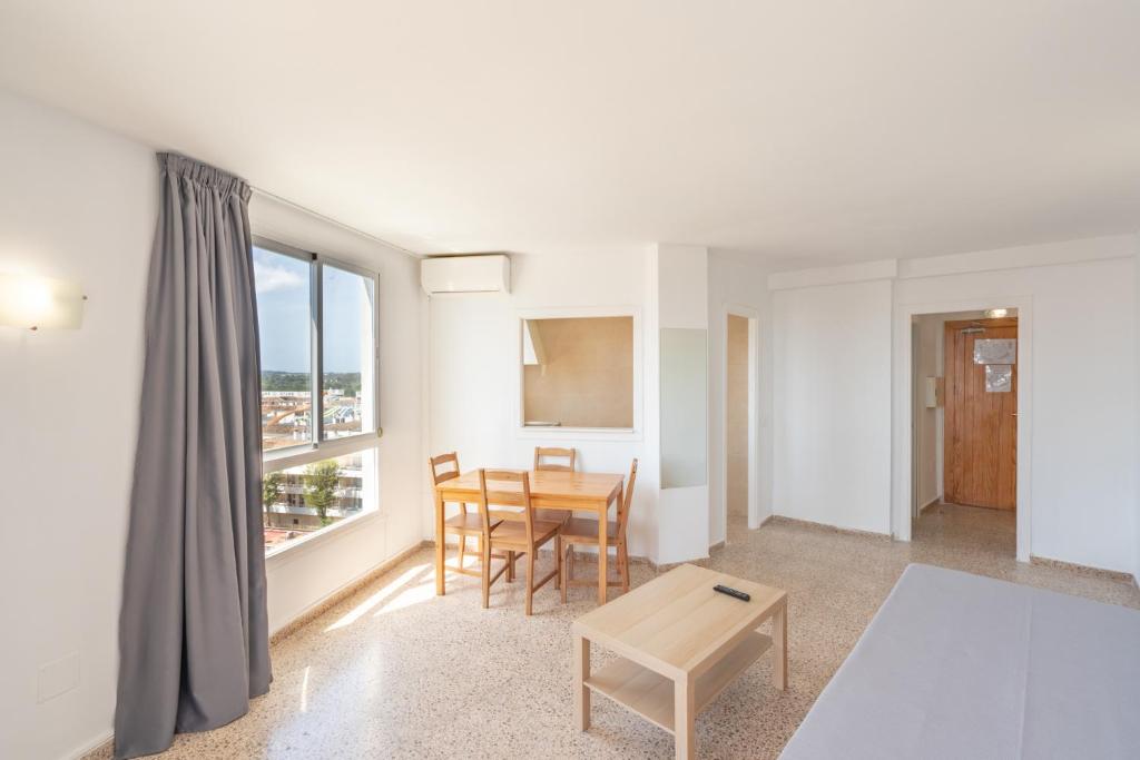 Magalluf Playa Apartments - Adults Only — Hotel rooms in Magaluf, Balearic Islands