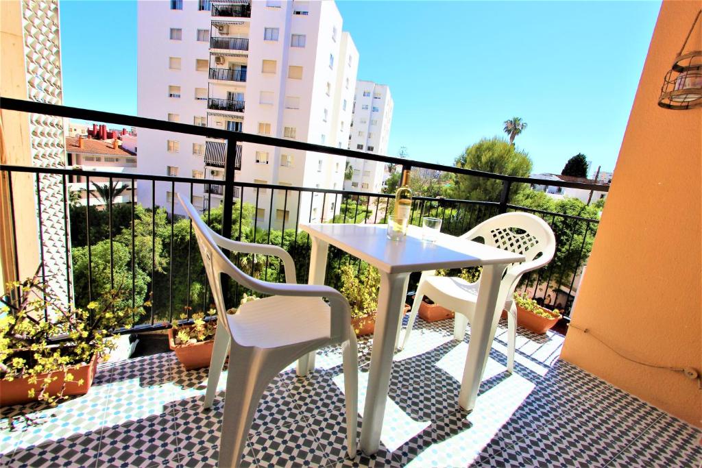 Mar del Sur Apartamentos- Piscina y Playa - PARKING GRATIS - EXCELENTE CONEXION WIFI photo