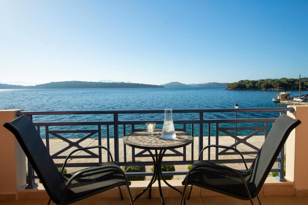 Thalassa Apartments photo