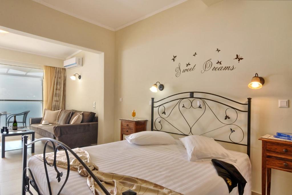 Golden Fox Studios and Suites photo