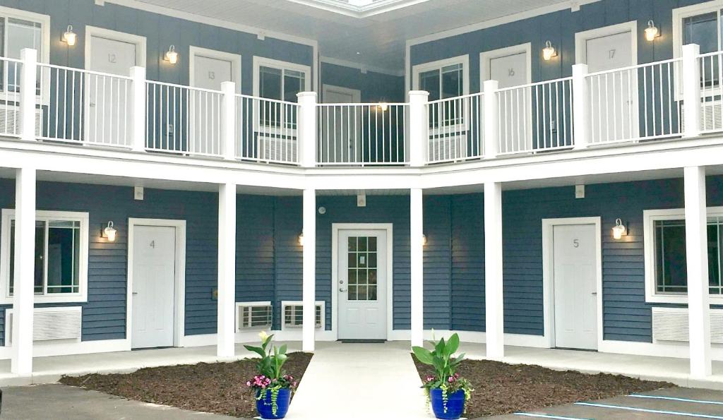 Empire Lakeshore Inn — Hotel in Empire (MI)