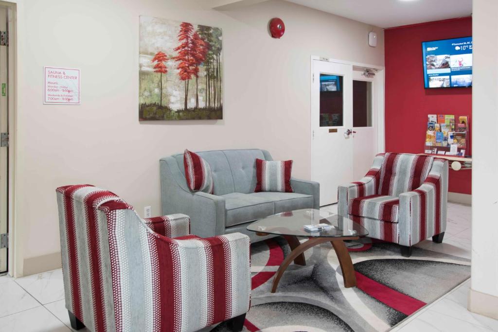 Ramada by Wyndham 100 Mile House photo