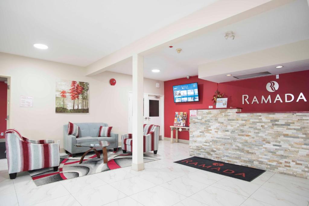 Ramada by Wyndham 100 Mile House photo