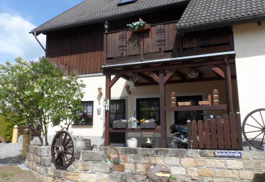 Ferienwohnung am Schloss Lauenstein im Erzgebirge — Hotel in Altenberg