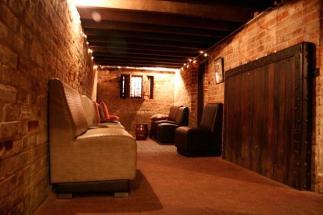 Rose & Crown Hotel photo