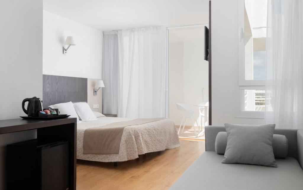 Hotel Palia Sa Coma Playa — Hotel rooms in S'Illot, Balearic Islands