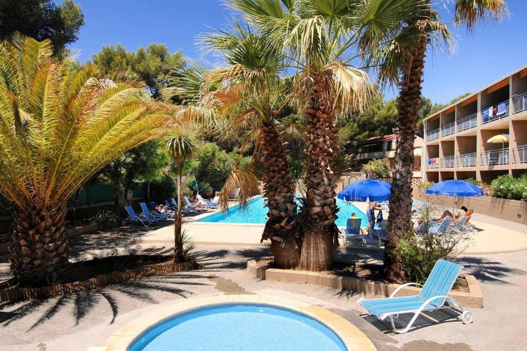 Sanary sur Mer Appartement 30m2 T2 avec terrasse Piscine 10min a pied de la plage photo