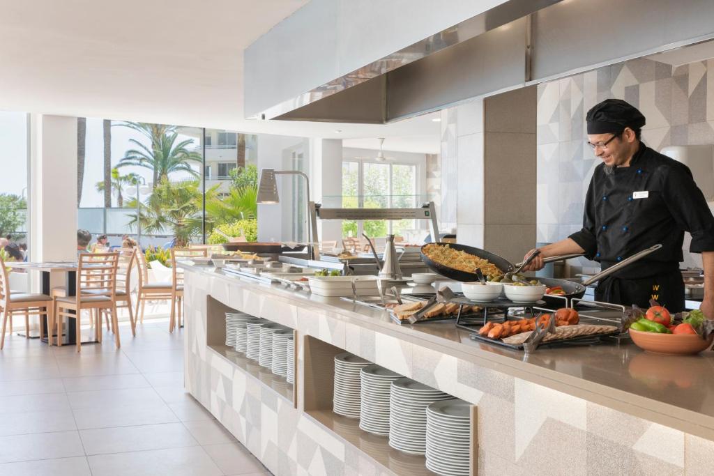 Hotel Palia Sa Coma Playa — Restaurant & bars in S'Illot, Balearic Islands