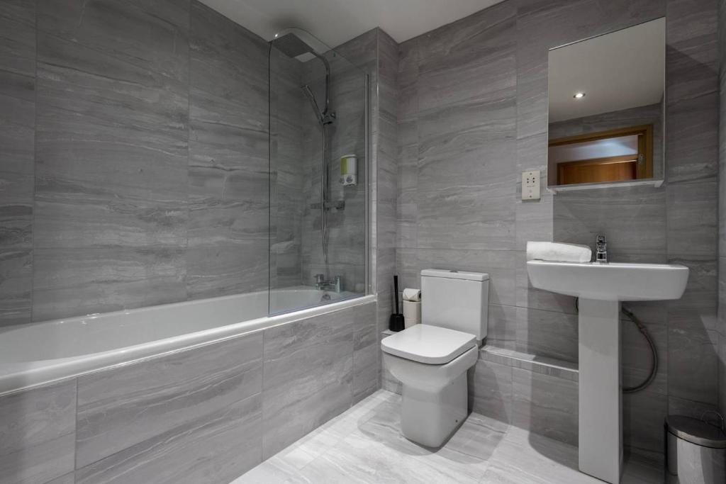 Host Apartments - The Duke Street Residence photo
