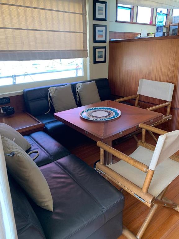Mg Rent Yacht photo