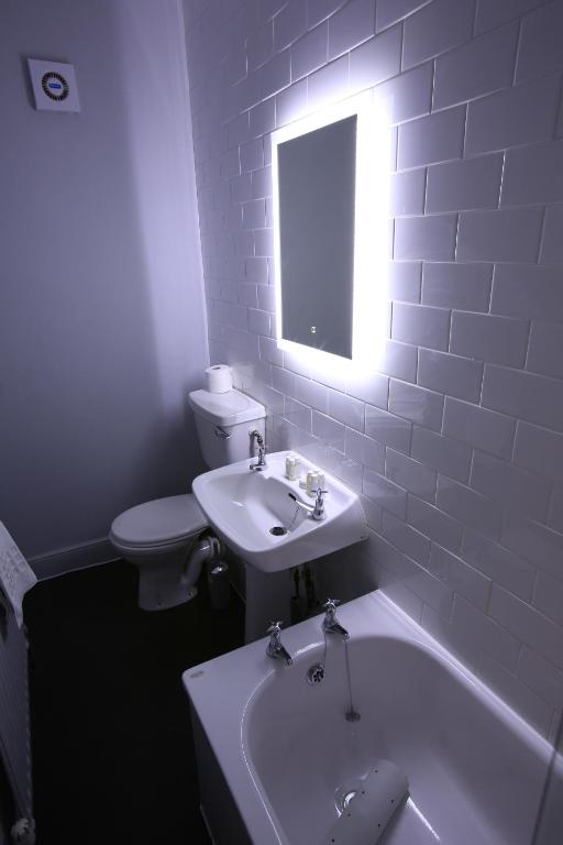 The Queens Head Hotel photo