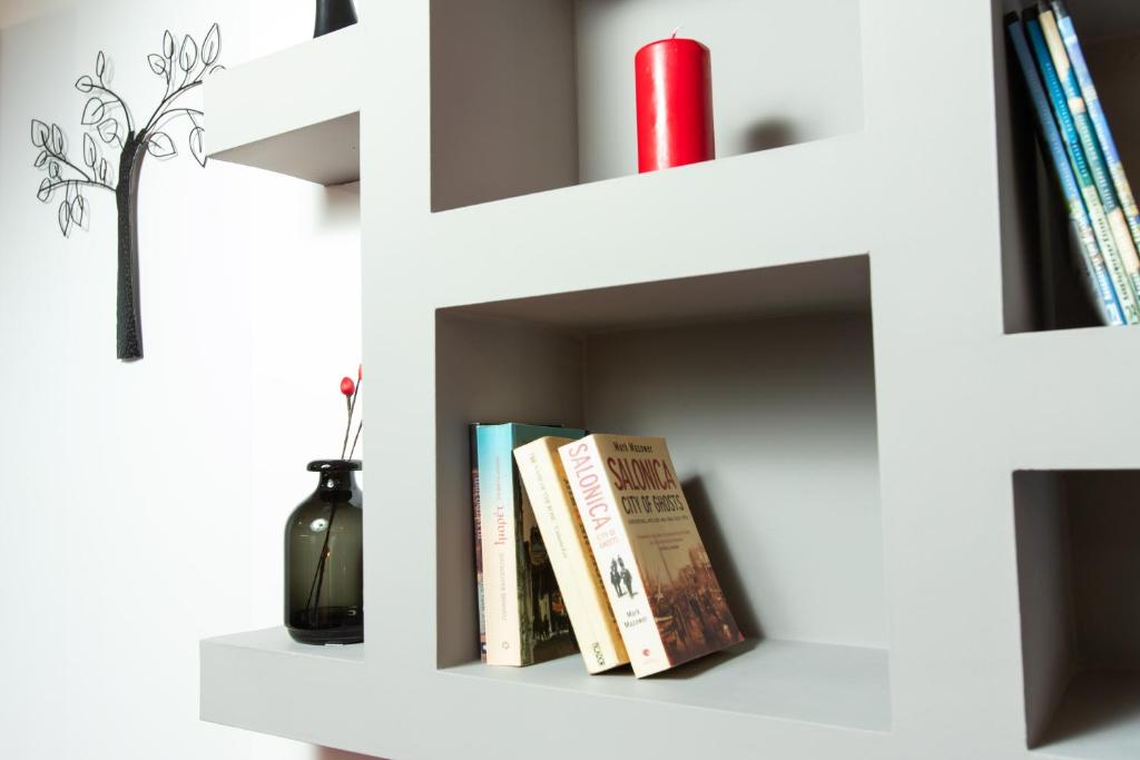 Downtown Luxury Boutique Suites : the red suite photo