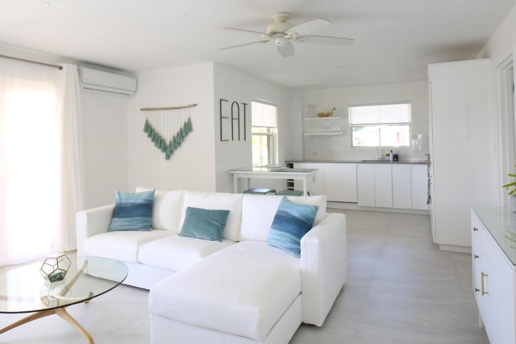 Sea Glass Villa - Spacious 3 Bed / 2 Bath (Lantana 39), Saint James