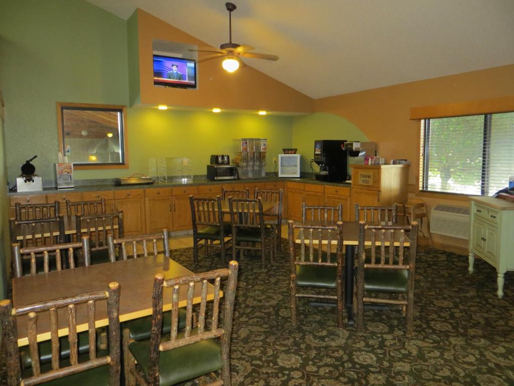 Super 8 By Wyndham Davenport Photo 17