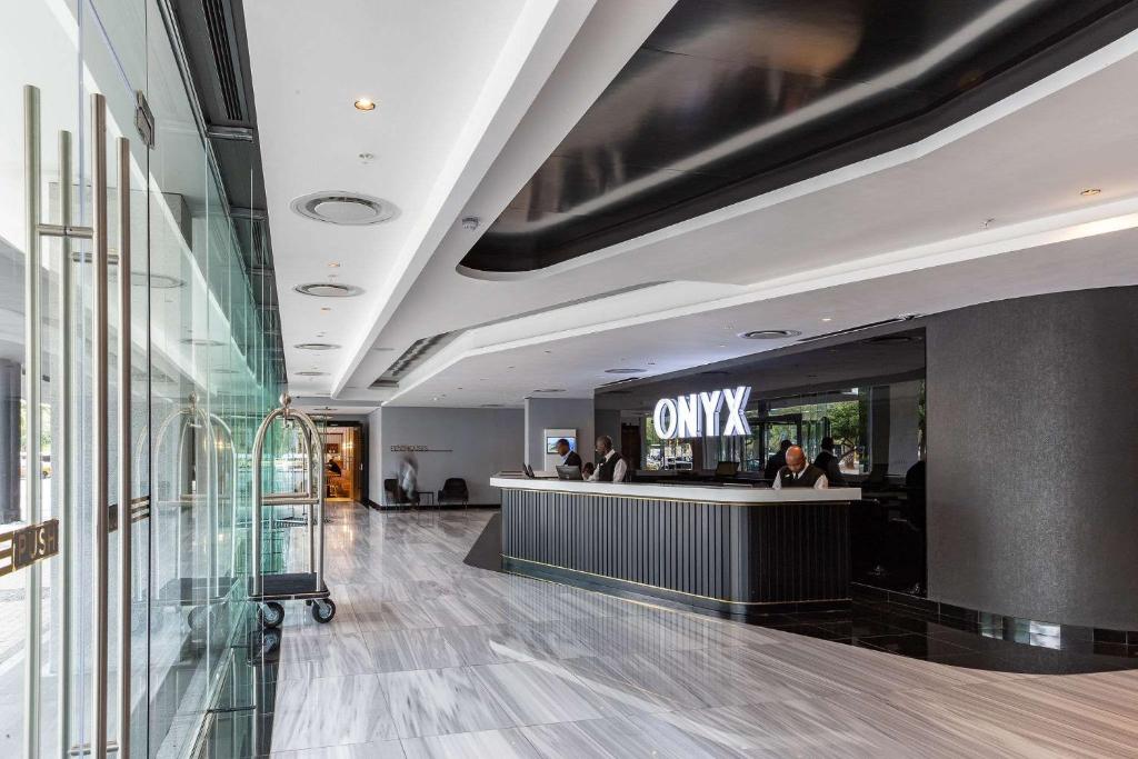 Luxury Onyx Penthouse with Sea Mountain Views by CTICC Cape Town — Hotel in Cape Town