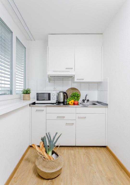 Kitchen, Swiss Star Tower in Zürich