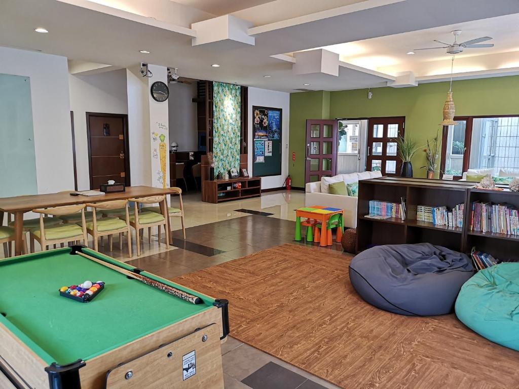 Shared lounge/TV area