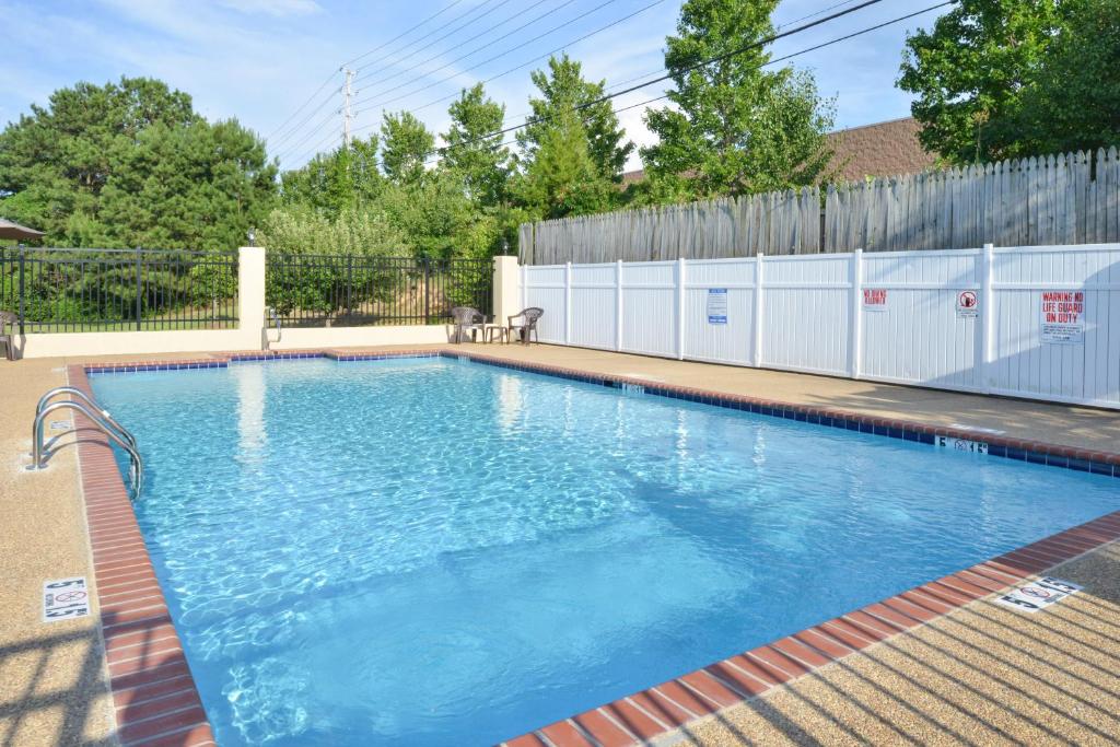 Americas Best Value Inn Tupelo Barnes Crossing photo