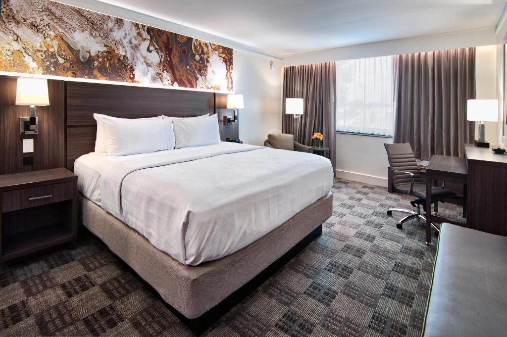 Crowne Plaza Hotel Executive Center Baton Rouge photo