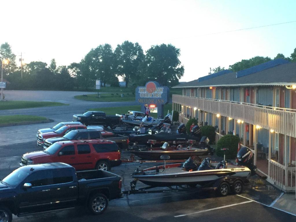 Mountain Country Motor Inn photo