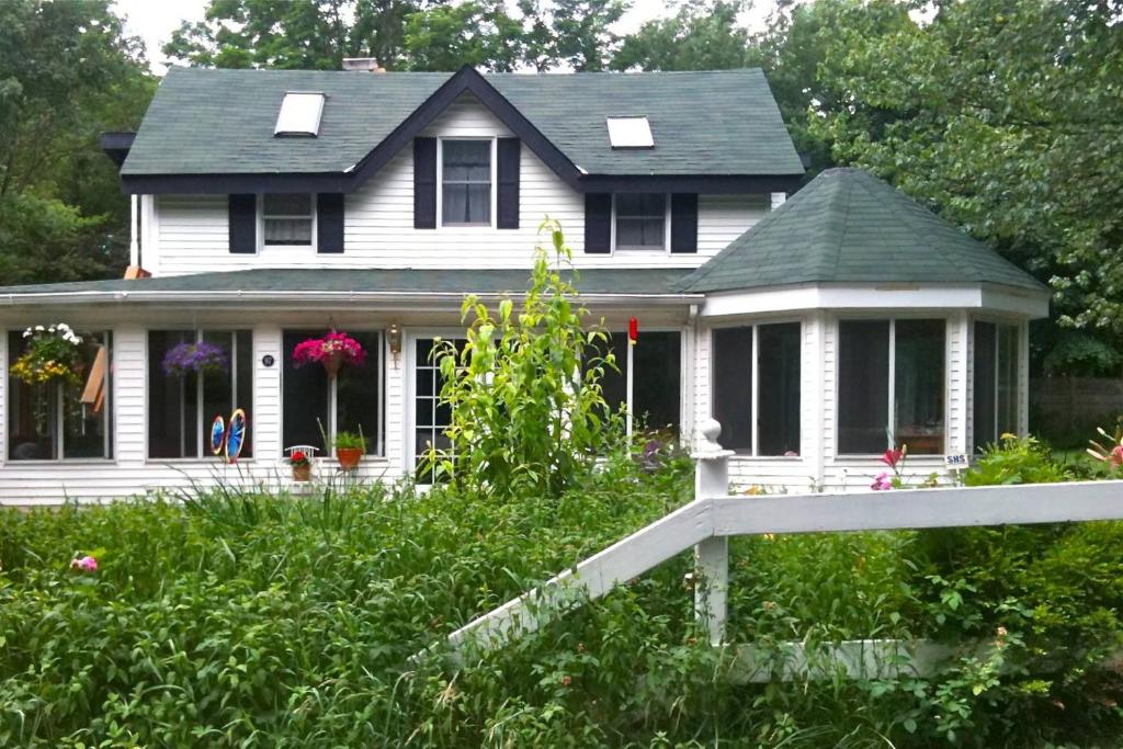 Play All Day - Sleep By The Stream at Night - Swimming Hole — Hotel in Palenville (NY)