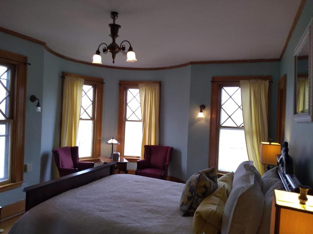 Popular attractions Area Nearby Property