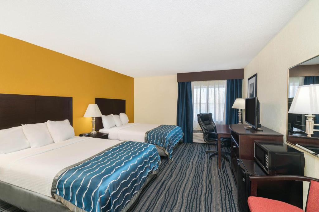 Comfort Inn & Suites photo