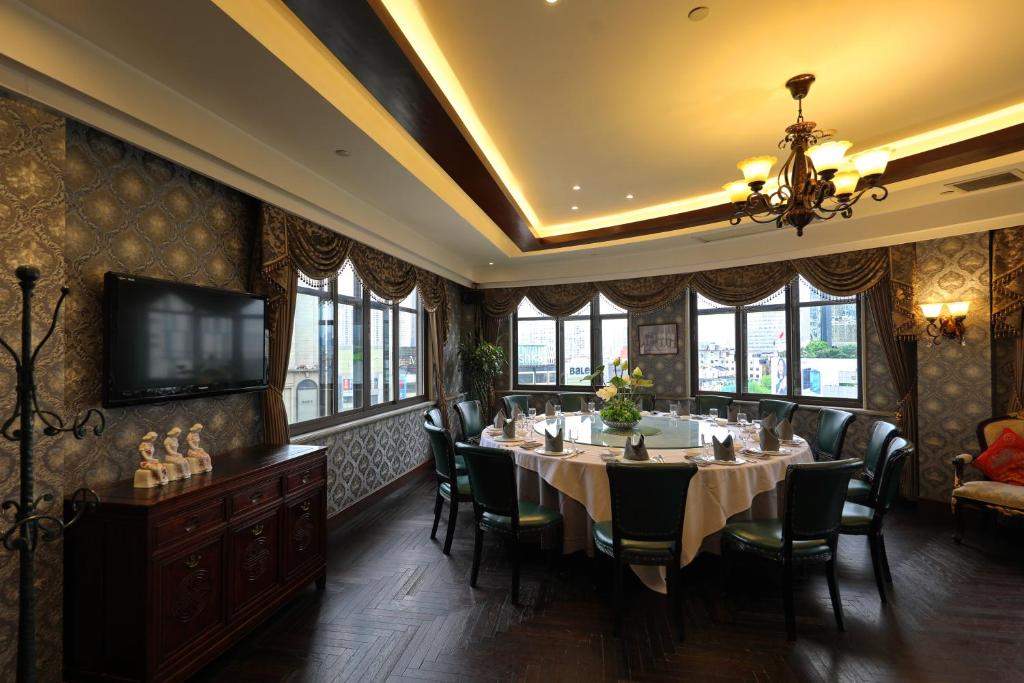 Restaurant, Seventh Heaven Hotel in Shanghai
