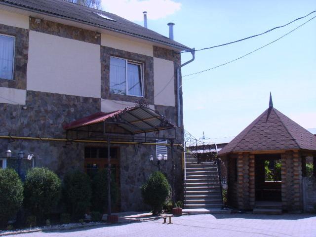 Dvorik — Hotel in Chernivtsi