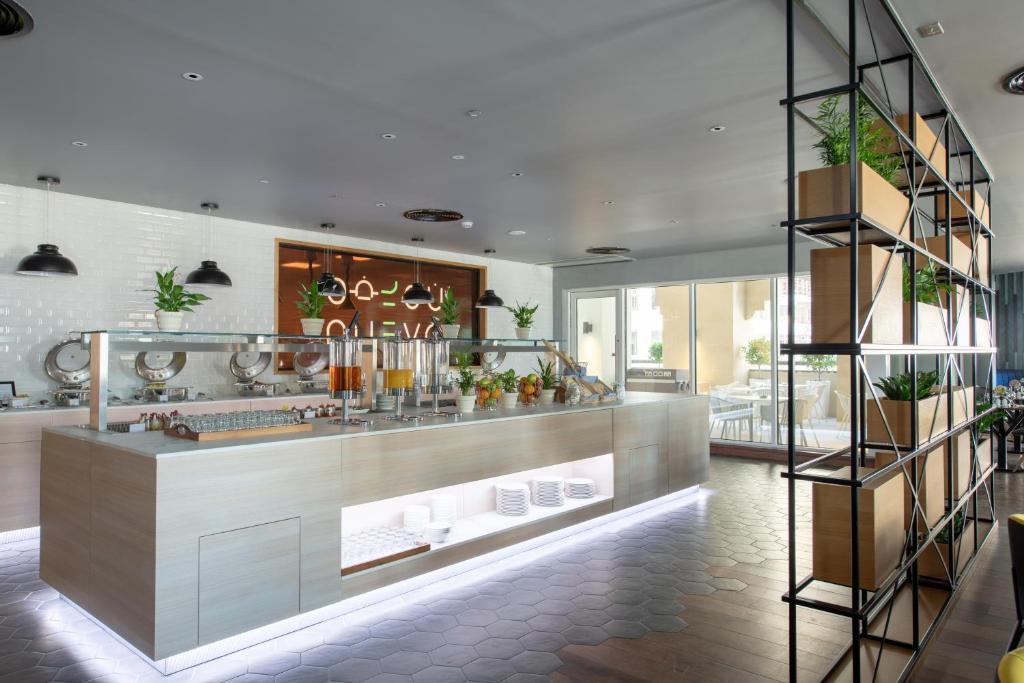 Premier Inn Dubai Al Jaddaf - An Emirates Group Company — Restaurant & bars in Dubai