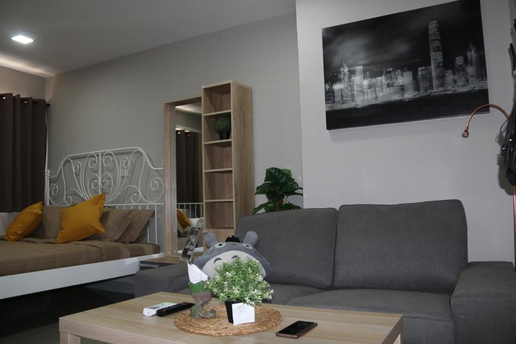 Shared lounge/TV area
